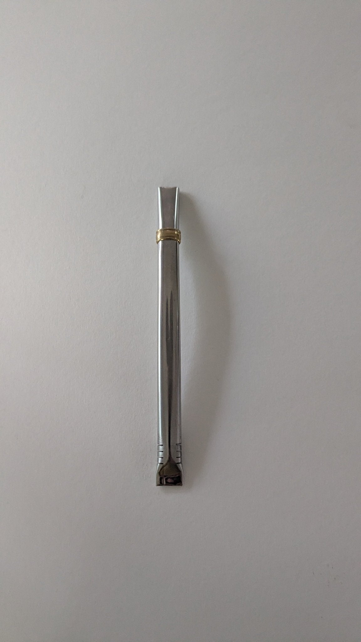 Bombilla Chata con Virola de Bronce – 16.5 cm – Acero Inoxidable - Der Kleine Markt