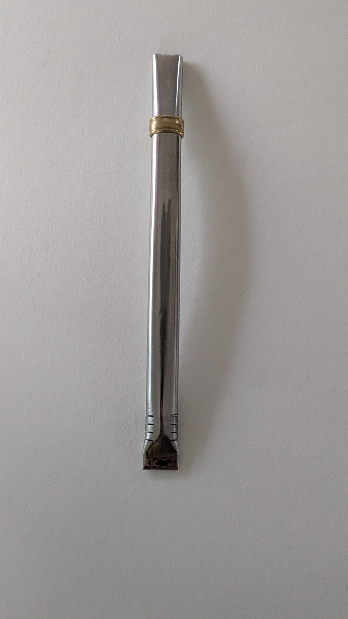 Bombilla Chata con Virola de Bronce – 16.5 cm – Acero Inoxidable - Der Kleine Markt