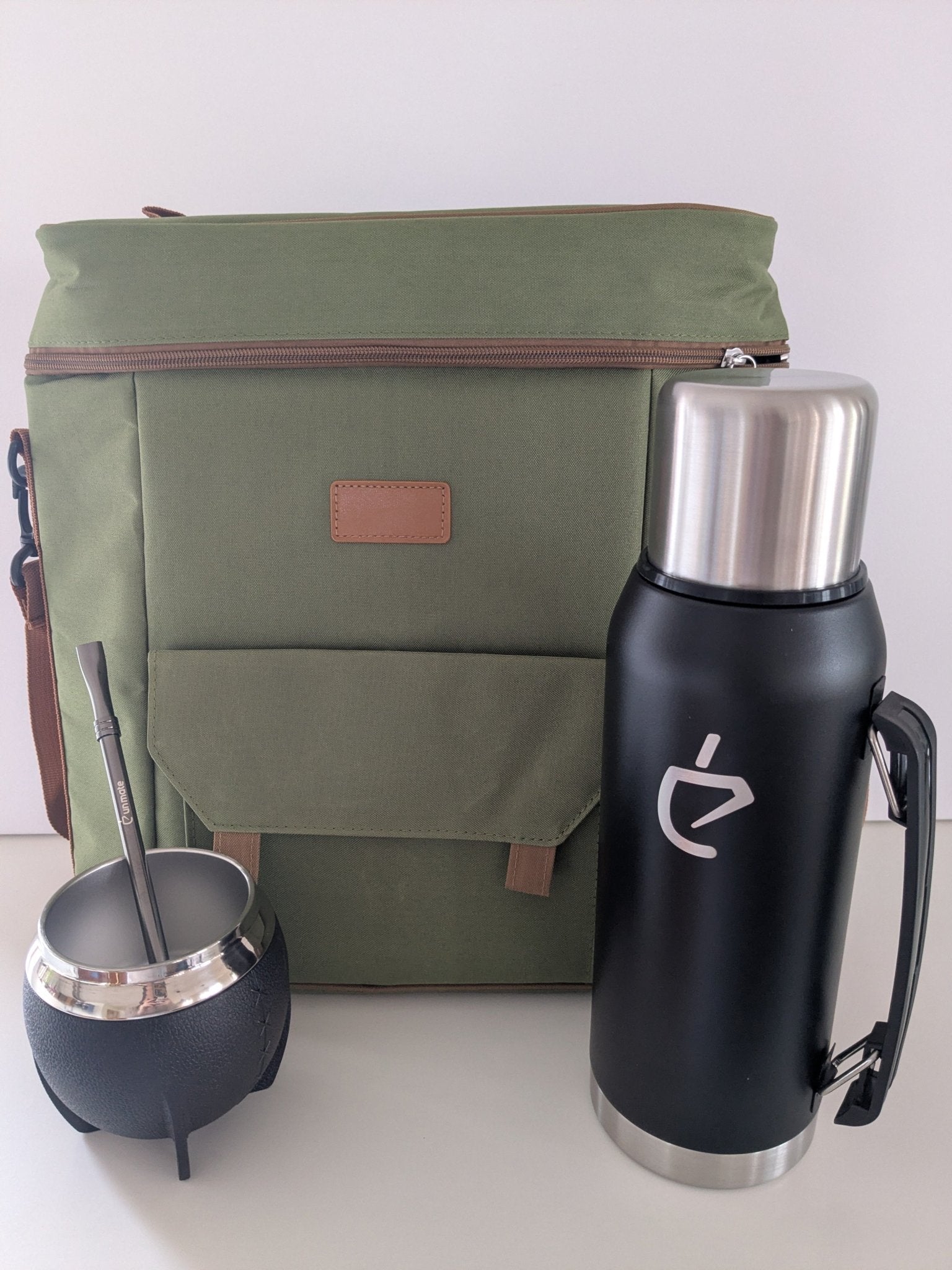 Set Completo Un Mate Premium: Matero + Mate Acero Inoxidable + Termo 1L + Bombilla Negra – ¡El Kit Ideal para Expats! 🧉 - Der Kleine Markt