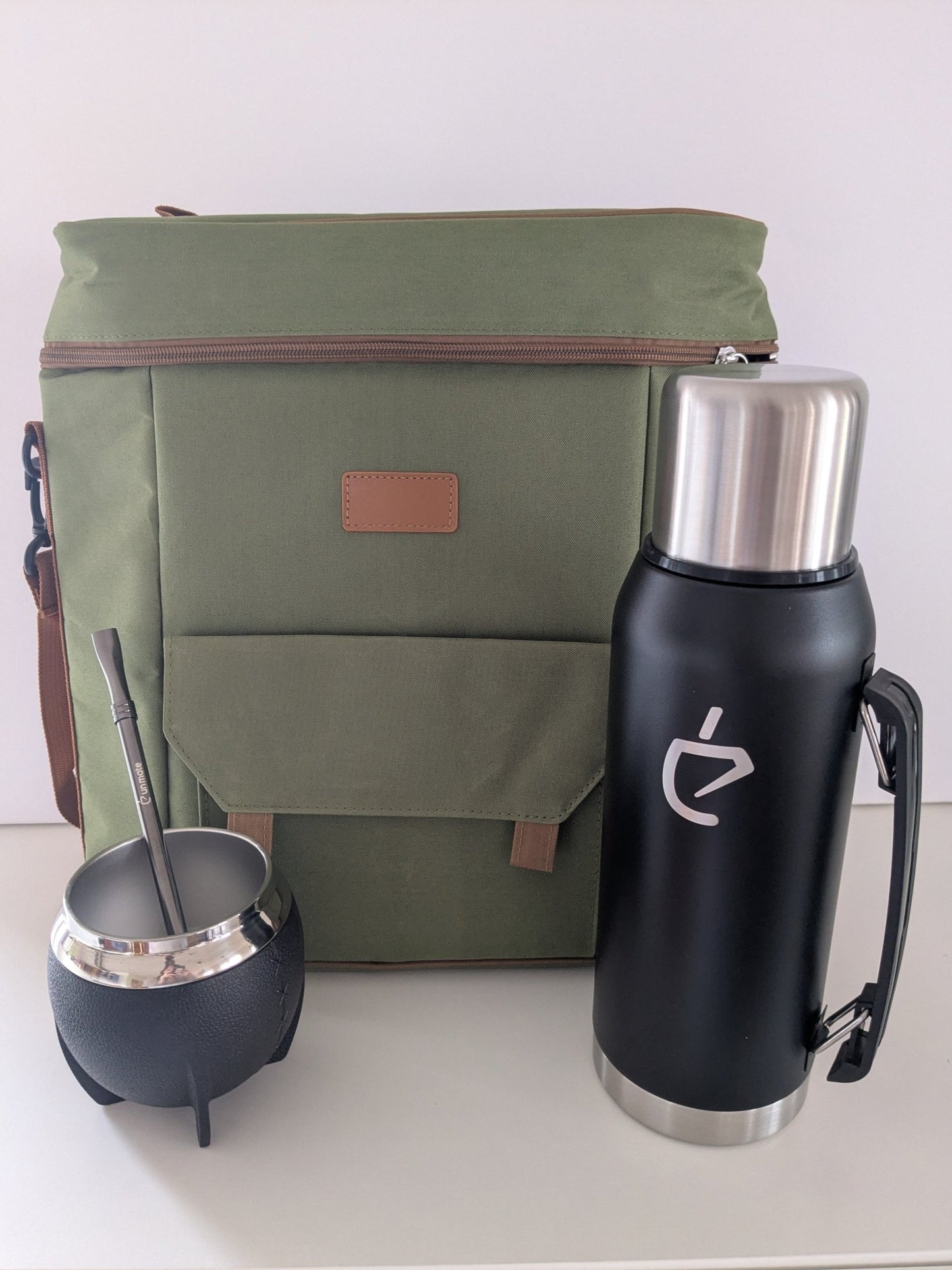 Set Completo Un Mate Premium: Matero + Mate Acero Inoxidable + Termo 1L + Bombilla Negra – ¡El Kit Ideal para Expats! 🧉 - Der Kleine Markt