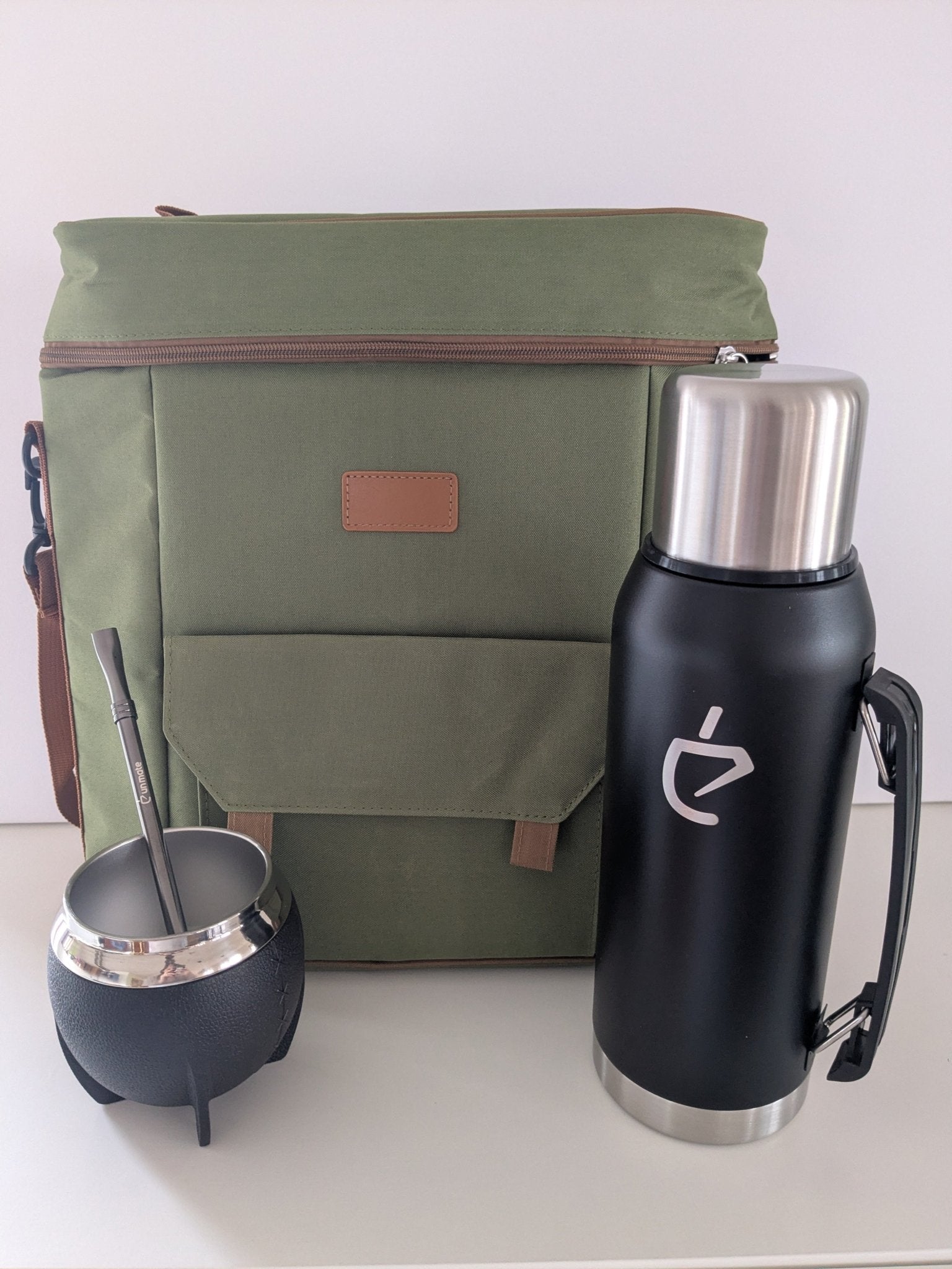 Set Completo Un Mate Premium: Matero + Mate Acero Inoxidable + Termo 1L + Bombilla Negra – ¡El Kit Ideal para Expats! 🧉 - Der Kleine Markt